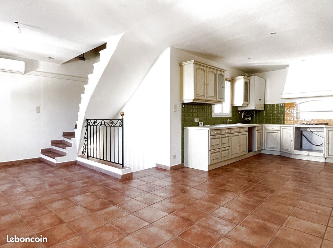Maison 3 pièces 85 m² · à Fourques · 85 m² · 890 €