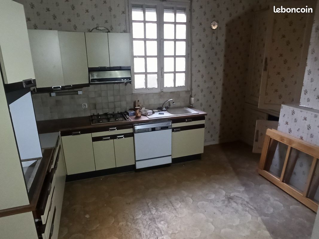 Immeuble 304 m² · à Saint-Junien · 304 m² · 208 240 €