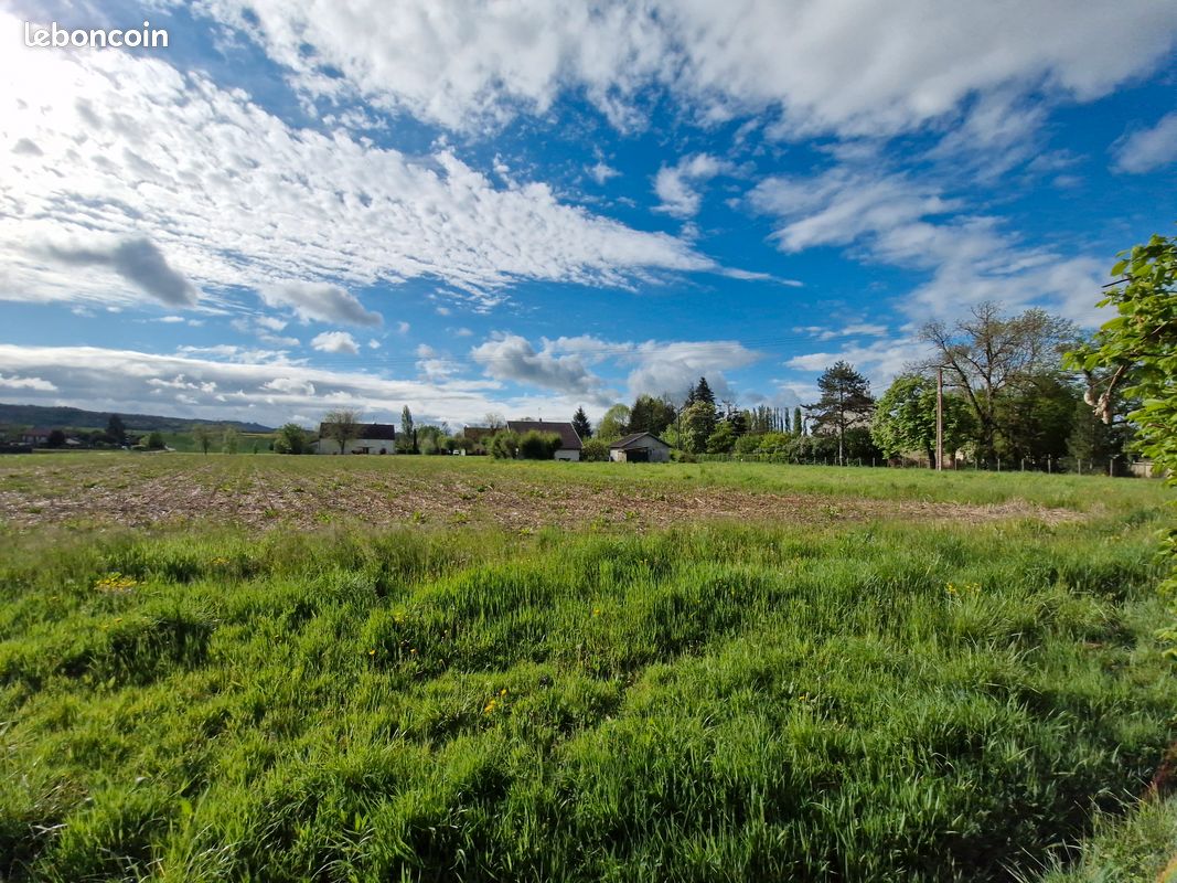 Terrain RUFFEY avec vue dégagée · à Ruffey-sur-Seille · 44 232 €