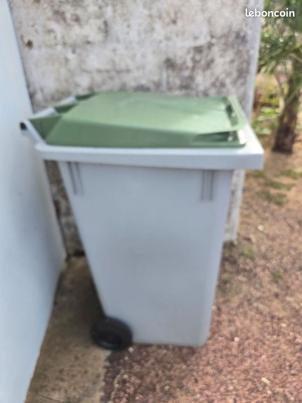 Vend poubelle 240 l (image 2)