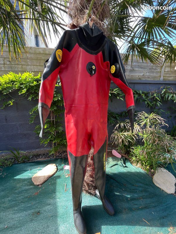 VIKING DRYSUIT BLACK/RED size 4 – KINK PLUS
