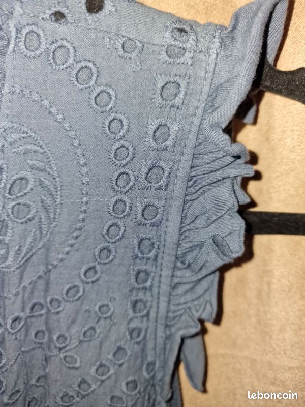 Robe bleue marine en broderies j'ai la même en blanche également taille unique (image 3)