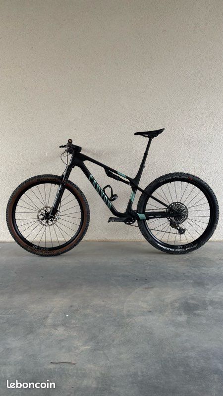 Canyon Lux World Cup CFR LTD Vélos