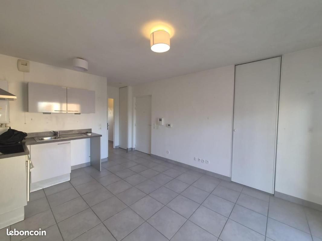 Appartement 2 pièces 35 m² · à Décines-Charpieu · 35 m² · 800 €/mois