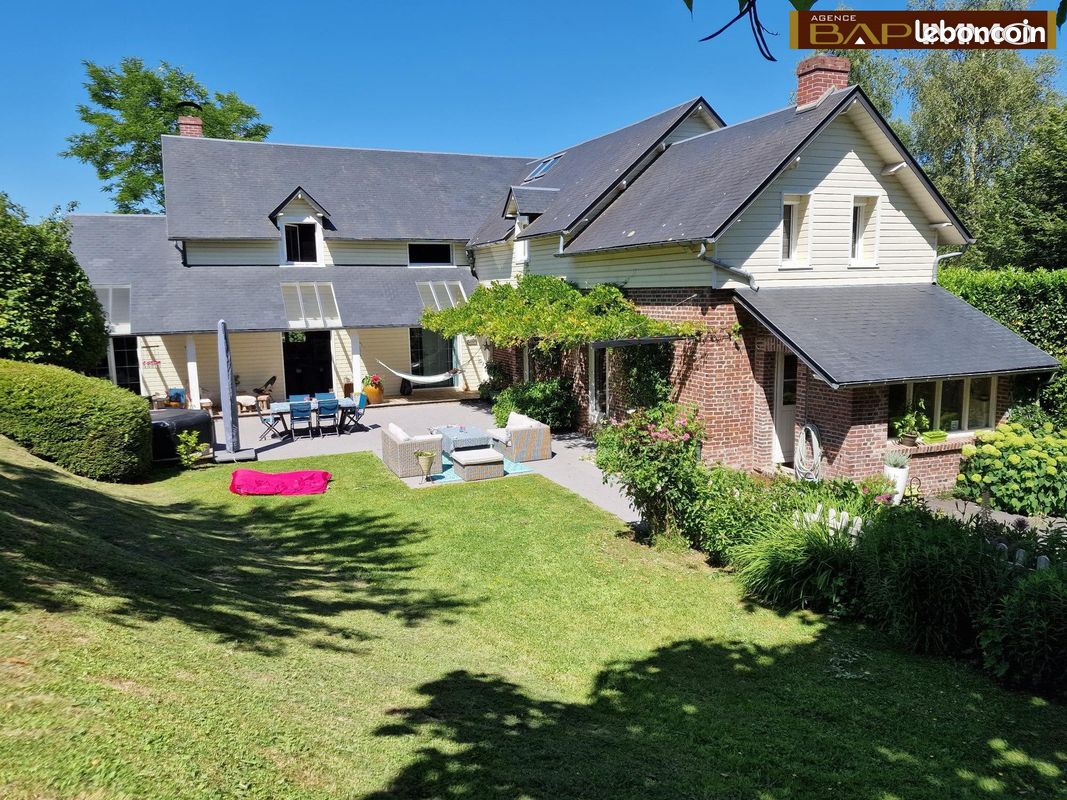 Maison 7 pièces 255 m² · à Lisieux · 255 m² · 472 500 €