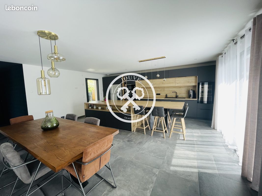 Maison 6 pièces 152 m² · à Saint-Lyé · 152 m² · 425 000 €