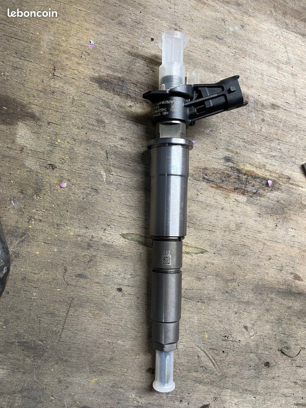 Injecteur Renault origine 2.0 dci 175 (image 2)
