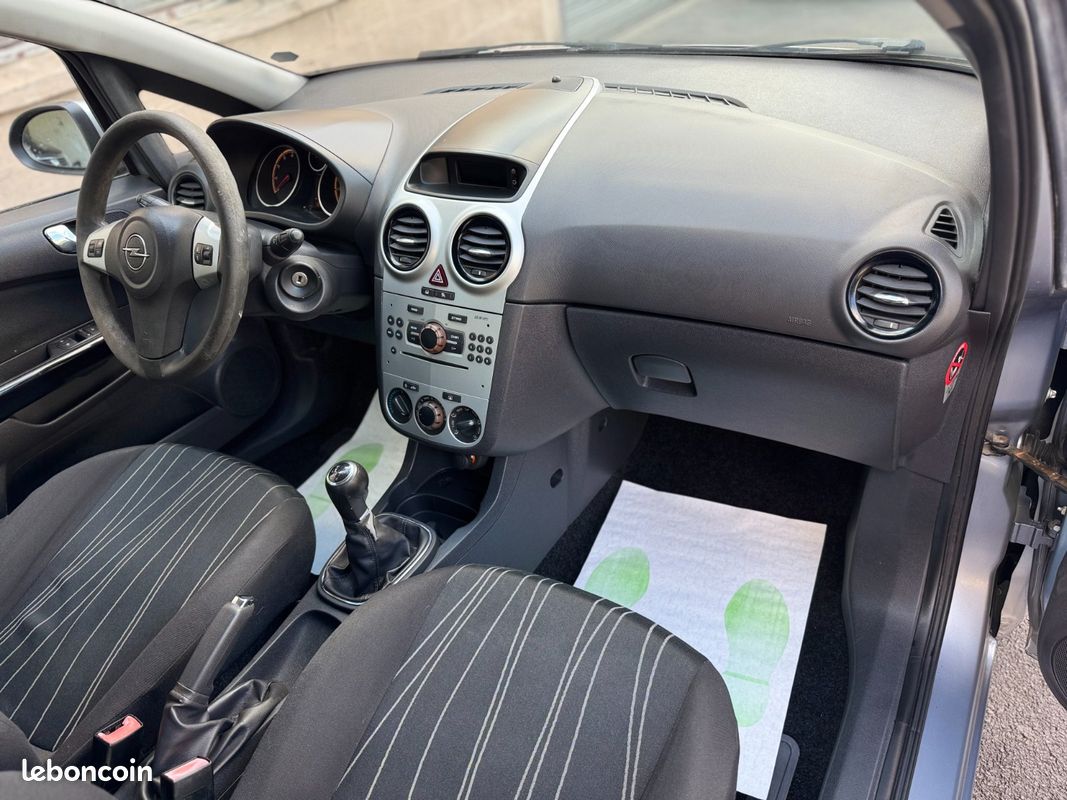Opel Corsa D 1.2 80CH Enjoy (image 18)