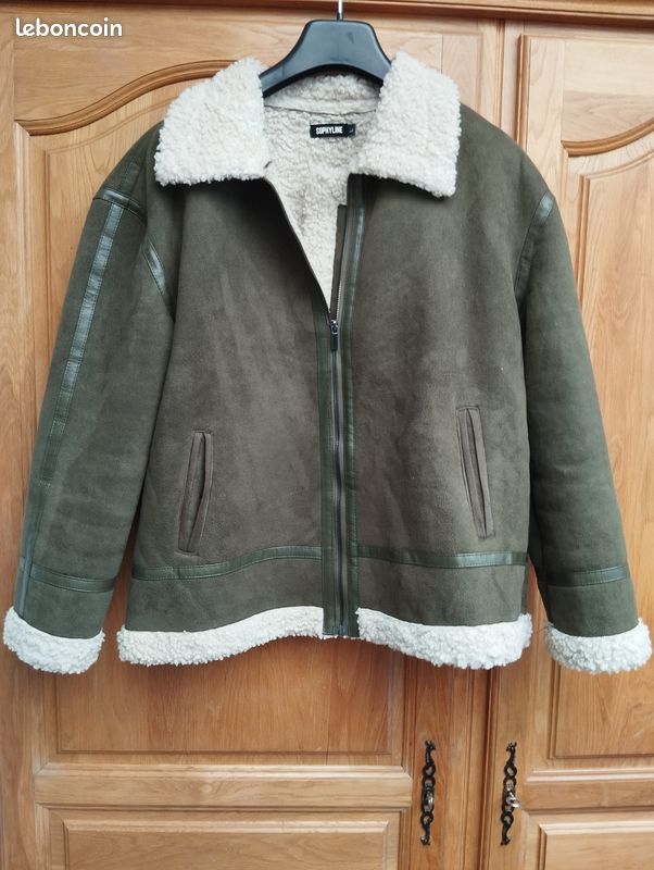 À vendre blouson femme Taille L En daim kaki marque
