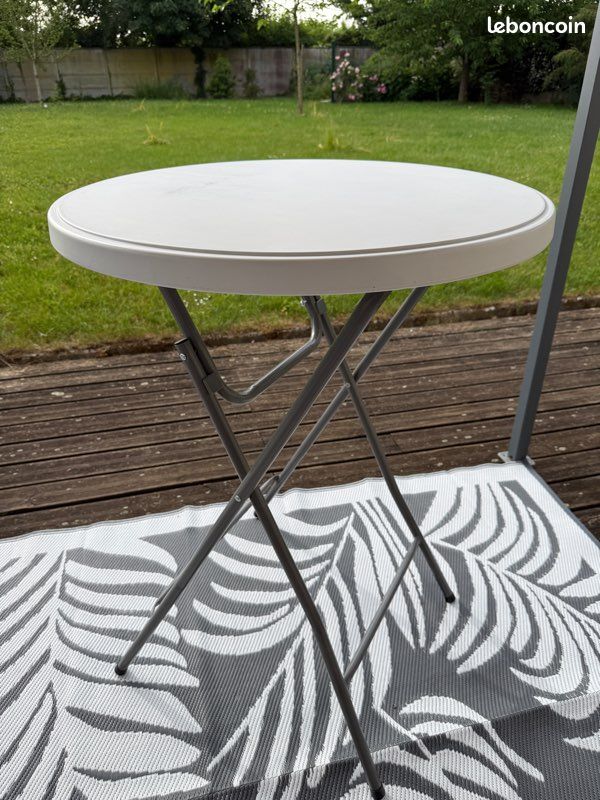 Mange debout (image 1)