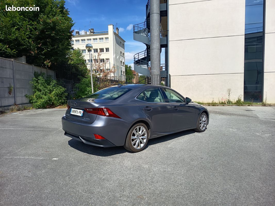 LEXUS IS 300H HYBRIDE ESSENCE 2.5 L - 181 CH PACK - Boite Automatique – 01/2015 – 273 593 KM – VO 432 (image 3)