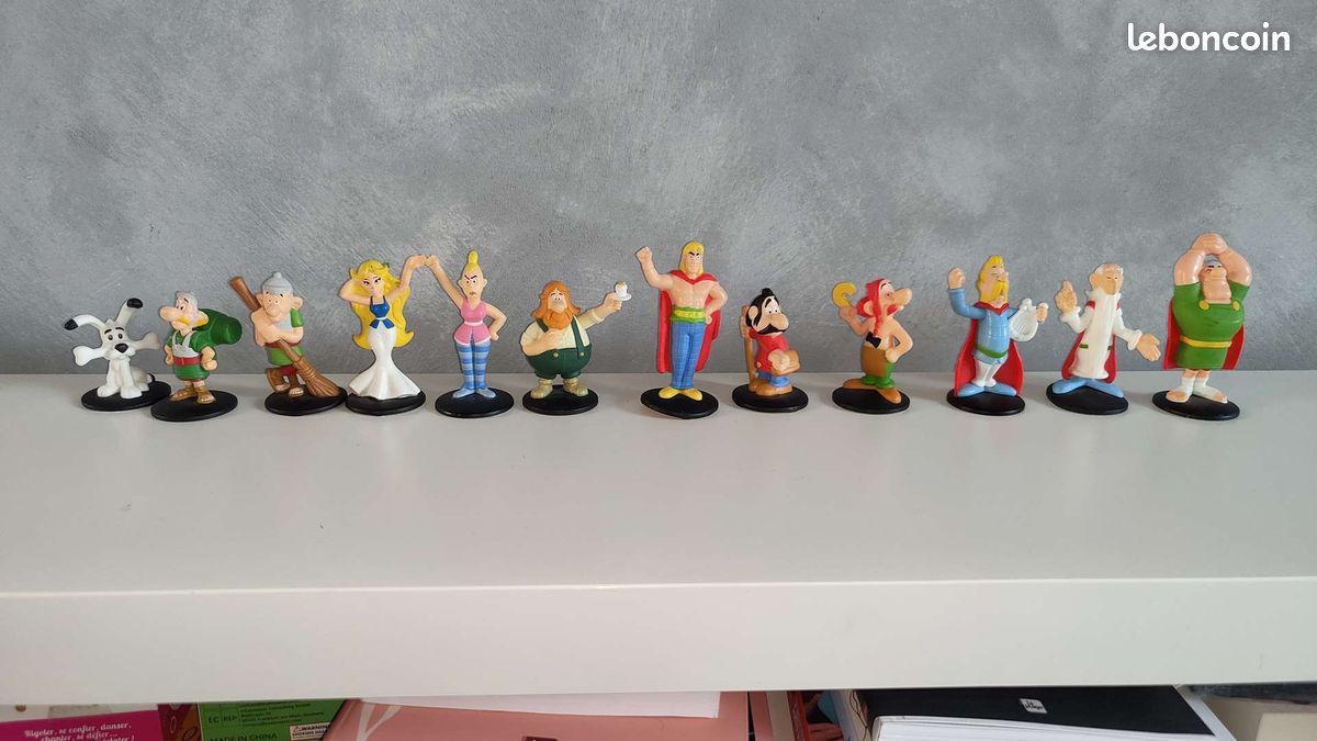 Figurine Obélix Avec Taille-crayon - Asterix Dargaud 1970 - Plastique Creux 7cm