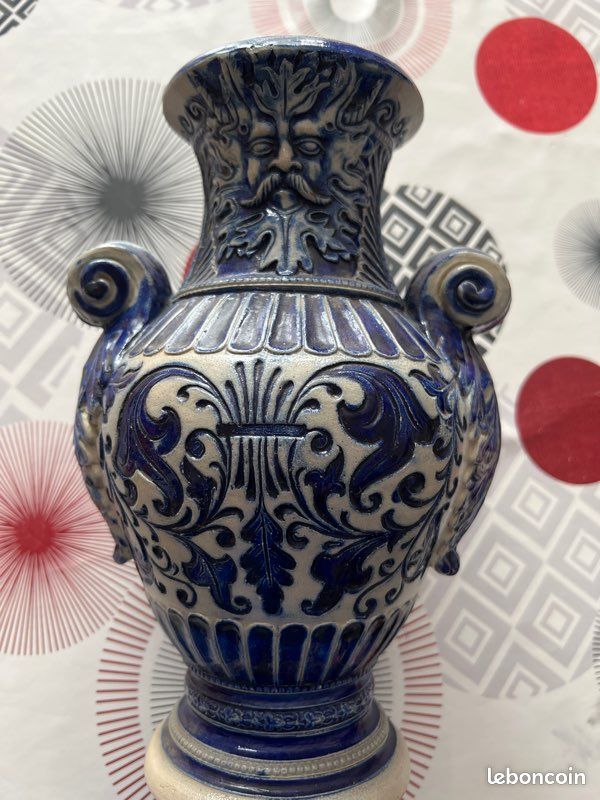 Vase en faïence (image 1)