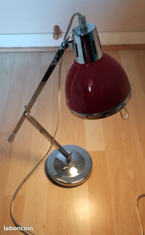 Lampe de bureau rouge (image 1)