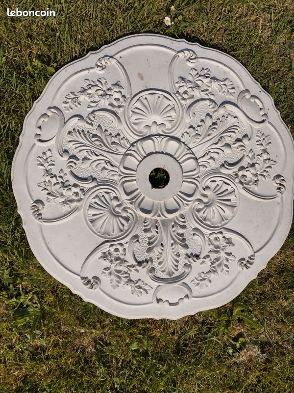 Rosace de plafond (image 1)