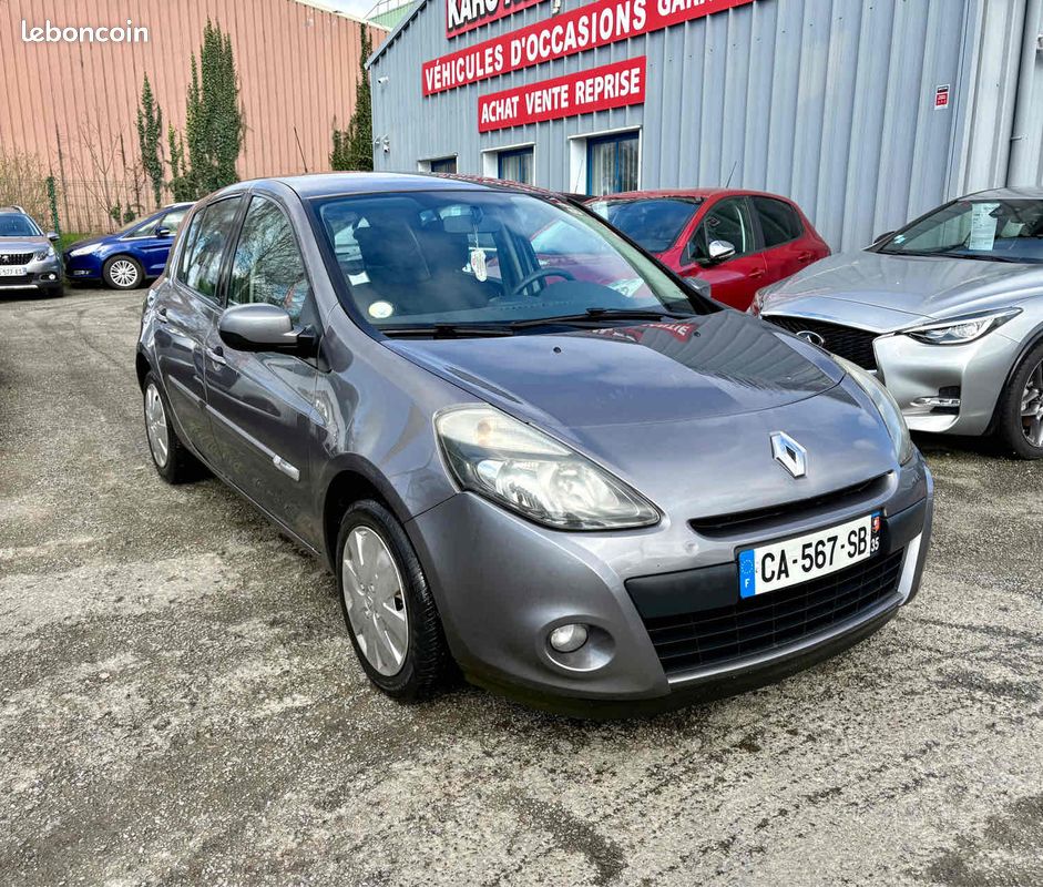 Renault clio (image 1)