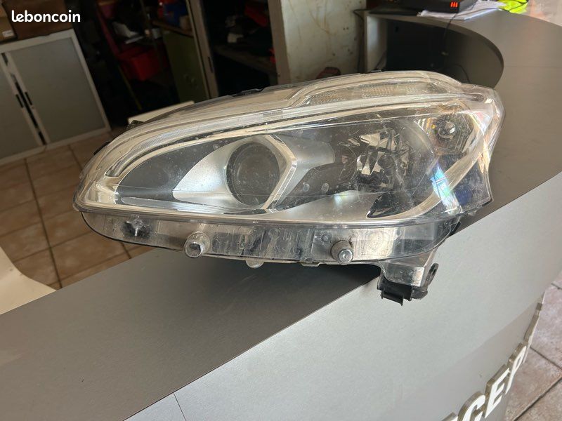 Phare 208 gt (image 1)