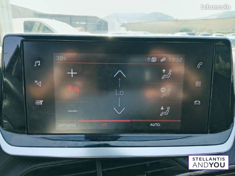 Peugeot 2008 PureTech 130 S&S EAT8 GT (image 17)