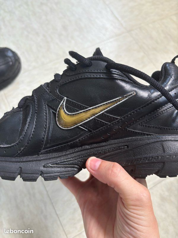 Basket Nike Dart noir cuir 2007 Y2K Sneakers Nike Dart Black