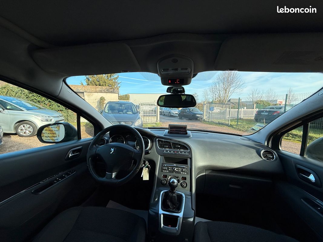 PEUGEOT 5008 1.6 HDi 112ch FAP BVM6 Allure 7pl (image 5)