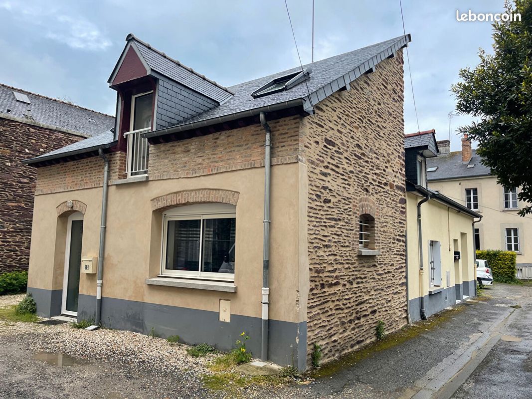 Duplex rénové vendu loué avec stationnement