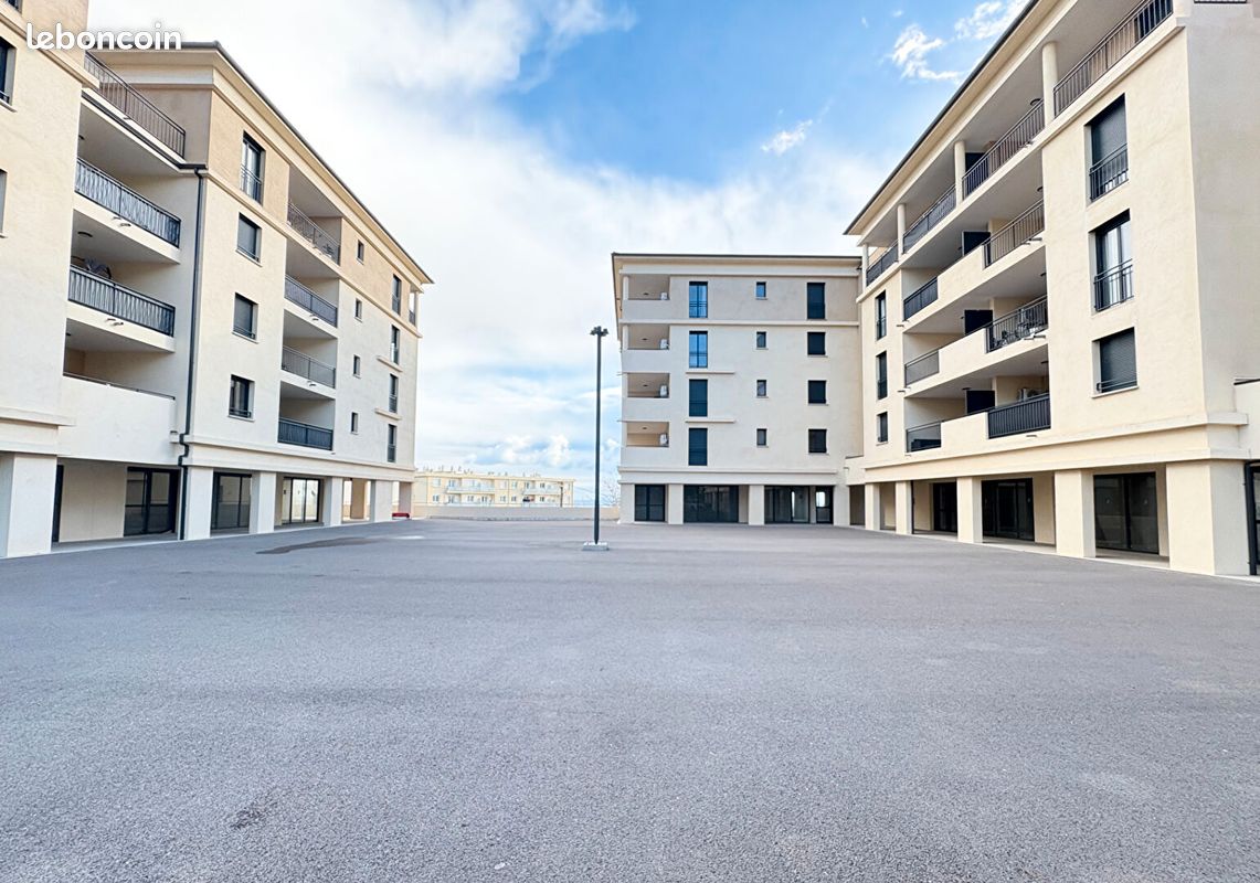 Parking 17 m² · à Bastia · 17 m² · 200 €/mois