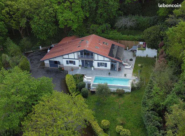 Villa 8 pièces 250 m²