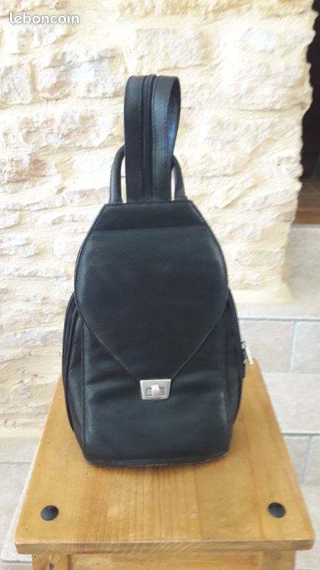 Sac à dos noir (image 1)