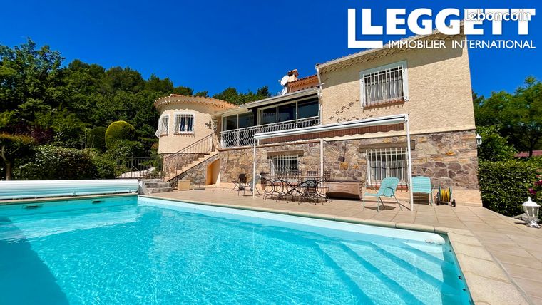 Maison 6 pièces 221 m²
