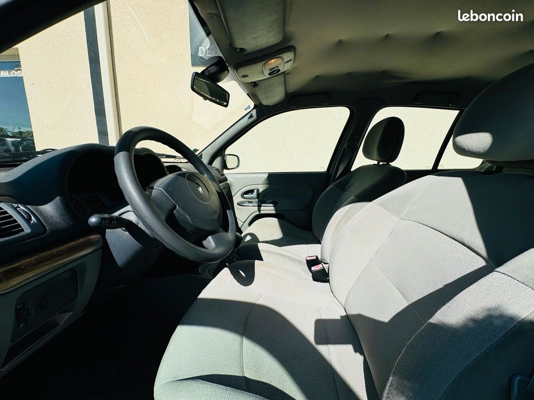Renault Clio 1.4i 16v privilège (image 4)