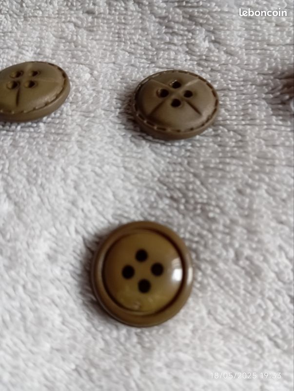 Lot de 32 boutons plat marron (image 3)