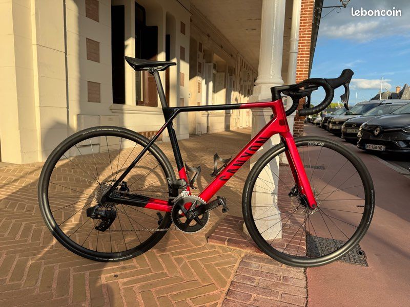 Canyon Ultimate CF SL AXS – 2024 – Taille L – Très bon état Vélos