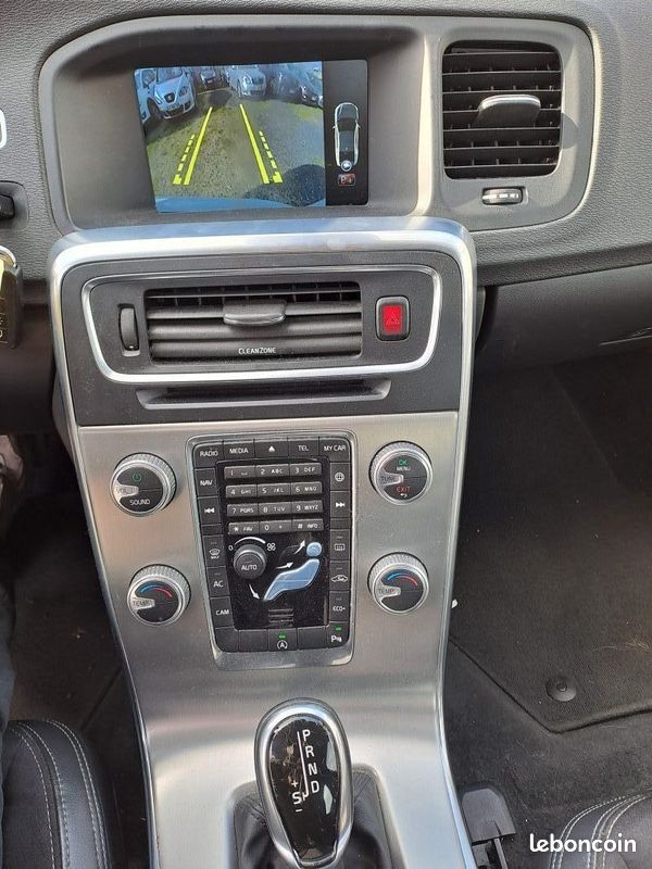 Volvo s60 d3 150ch r-design geartronic 2016 (image 11)
