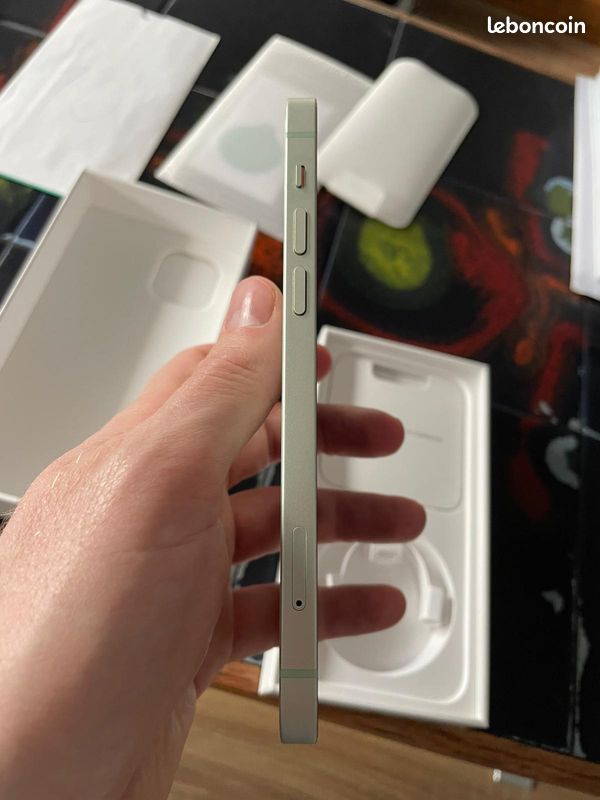 IPhone 12 vert 128Go parfait état (image 2)