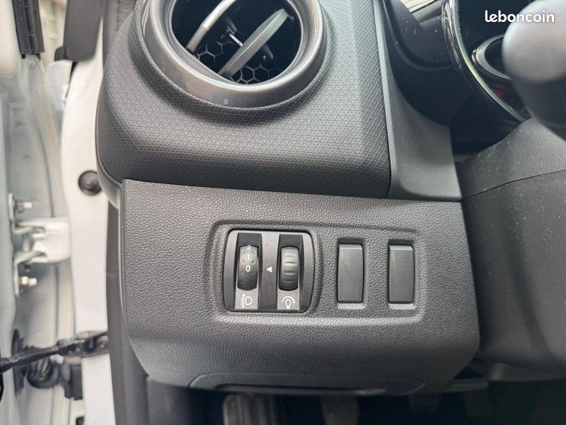 Renault CLIO IV 1.2 16V 75CH ESSENCE CRIT AIR 1 (image 8)