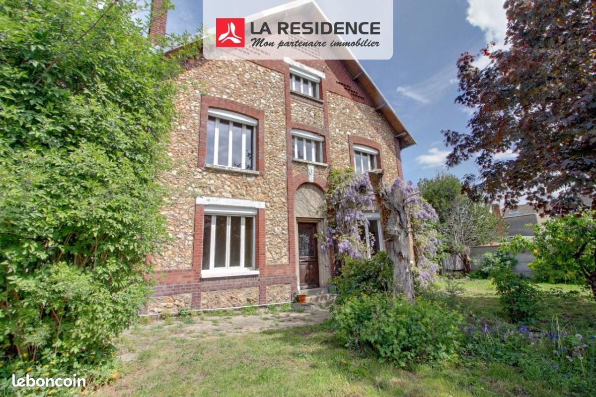 Maison 8 pièces 158 m² · à Oissel · 158 m² · 239 000 €