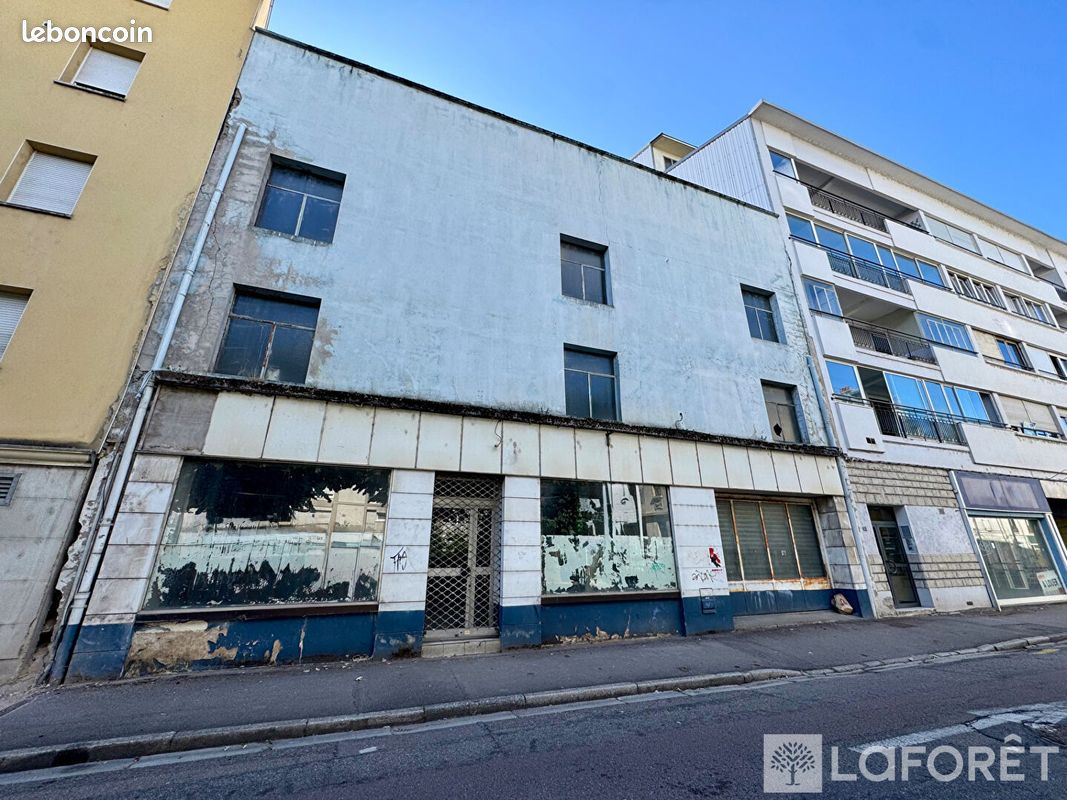 Immeuble 900 m² · à Épinal · 900 m² · 121 900 €