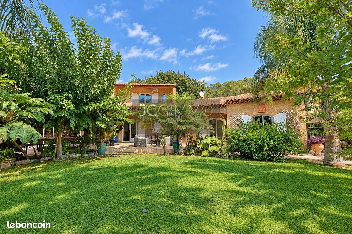Maison 6 pièces 171 m² · à Carqueiranne · 171 m² · 1 299 000 €