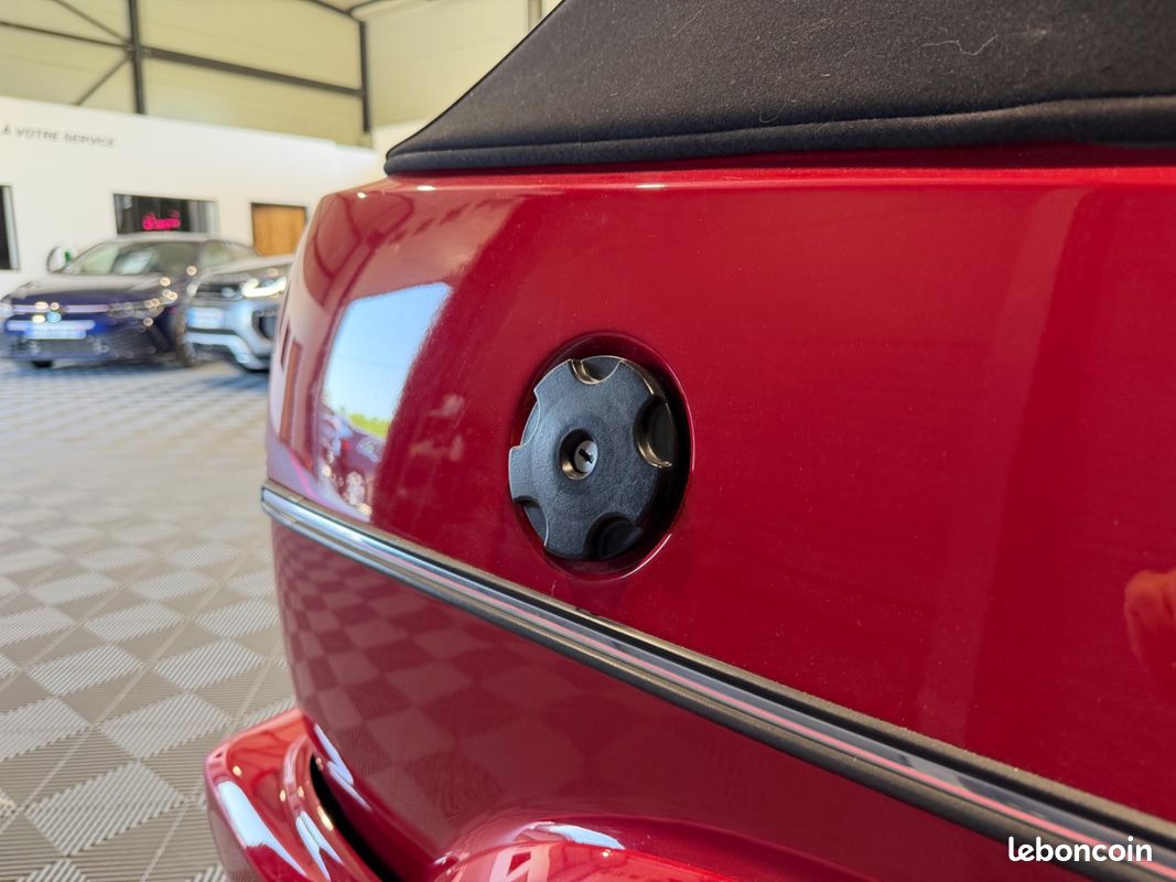 VOLKSWAGEN GOLF CABRIOLET 1.8 90ch - MOTEUR REFAIT 5000KMS - CAPOTE NEUVE - PEINTURE NEUVE - DOSSIER PHOTO RESTAURATION... (image 26)