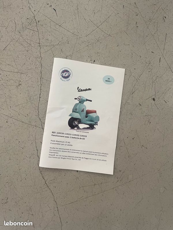 Petit scooter Vespa électrique (image 9)
