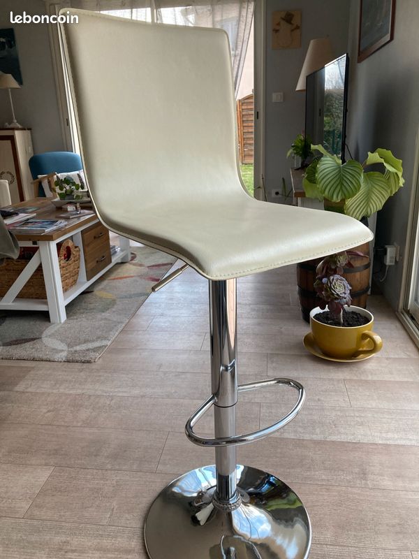 Chaise pivotante en cuir (image 2)