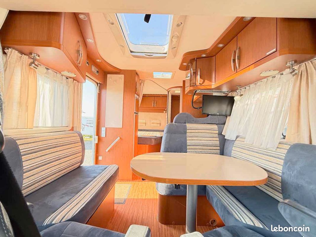 Camping-car Intégral Occasion, Lit à la française, 4 couchages, Eriba Jet 653 (image 5)