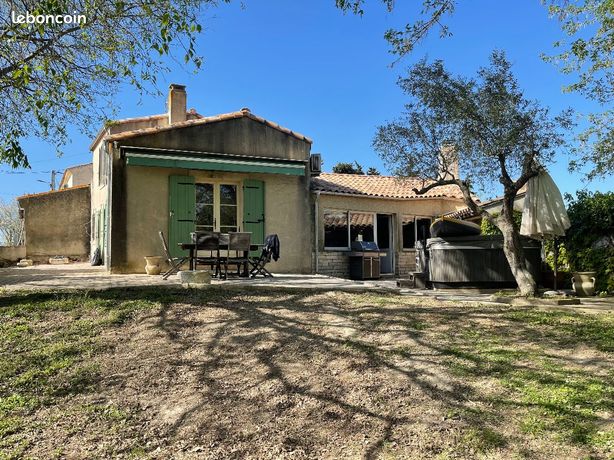 Maison de maitre avec 4500 m² de terrain et acces au rhone