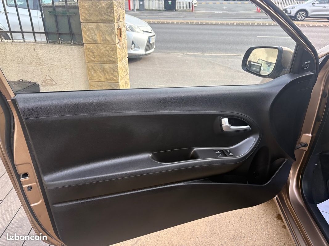 Kia Picanto Urban Spicy 1.0 69 ch (image 12)