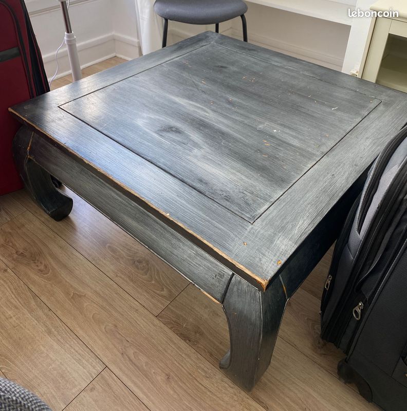 Table de basse et chaises (image 1)