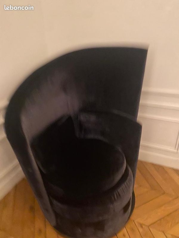 Fauteuil en velours bleu nuit (image 2)