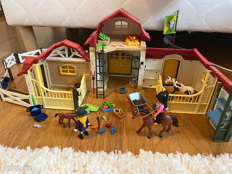 Centre équestre playmobil avec son van pour chevaux (image 2)