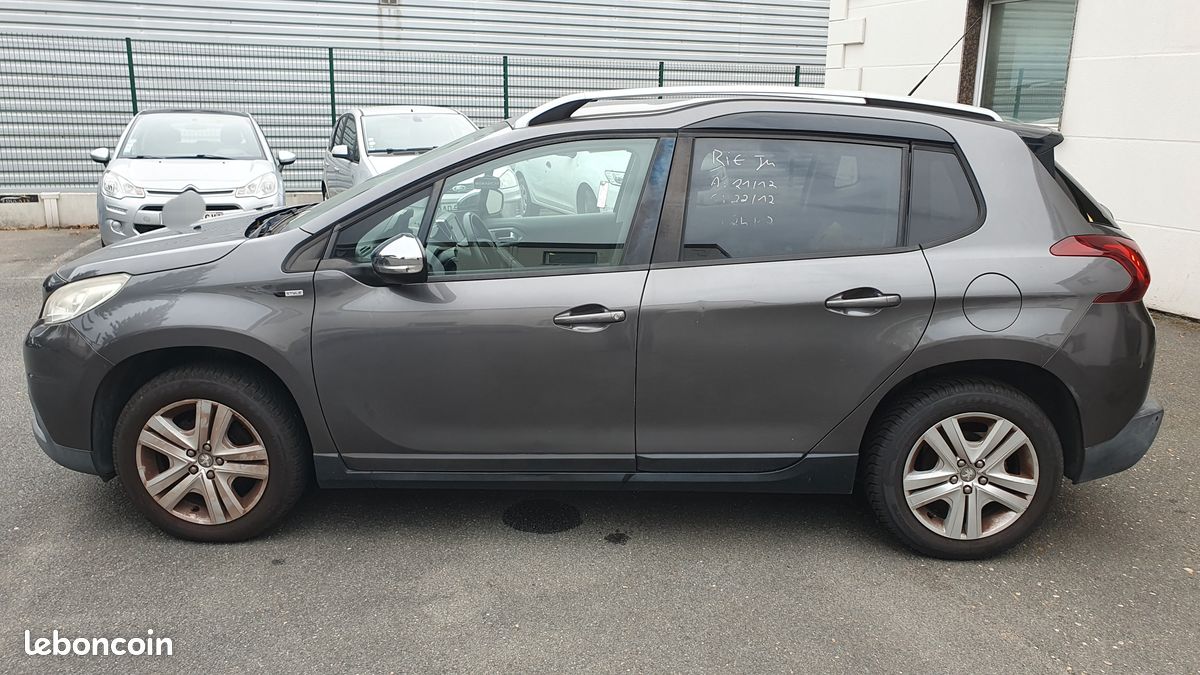Peugeot 2008 Style - Crit'Air 1 - Paiement CB en 3, 4 ou 10 fois et Financement possible en 12, 24 ou 36 mois - Garantie - Reprise (image 2)