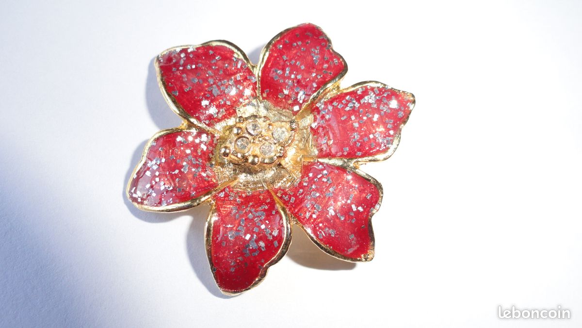 1 broche fantaisie (image 1)
