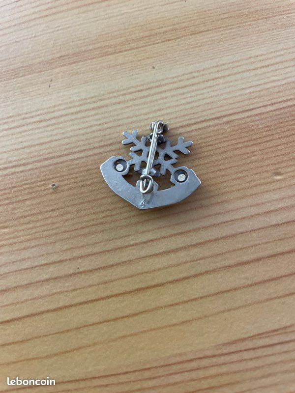 Broche étoile Hiver MONET - Cristaux CZ, Métaux Mélangés, Blanc Transparent, Thème Fêtes, Neuve Sans Emballage